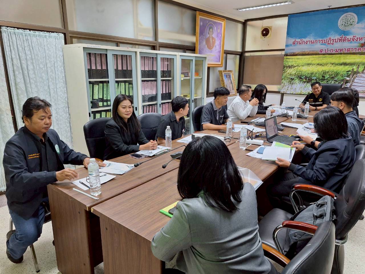 title - ผู้ตรวจราชการ ส.ป.ก. ประชุมตรวจราชการและติดตามความก้าวหน้าผลการดำเนินงานตามแผนการตรวจราชการของผู้ตรวจราชการสำนักงานการปฏิรูปที่ดินเพื่อเกษตรกรรม ประจำปีงบประมาณ พ.ศ. 2569 รอบที่ 1 เขตตรวจราชการที่ 12 จังหวัดมหาสารคาม 